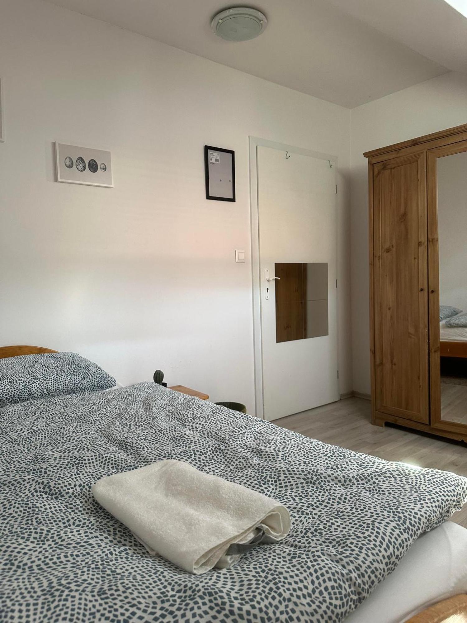 A Private Room In City Center In Bratislava Ngoại thất bức ảnh